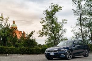 BMW 320d xDrive Touring Sport Line 2019 года